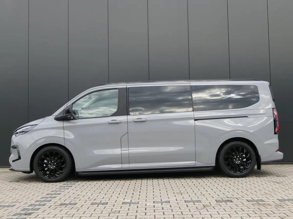 Tourneo 340 2.5 PHEV L2H1 Titanium X | Black Pack | Luxury | Panoramadak | 360 Camera | AGR Stoel | Leder | Adaptive LED | BLIS | Adaptive Cruise | B&O Audio