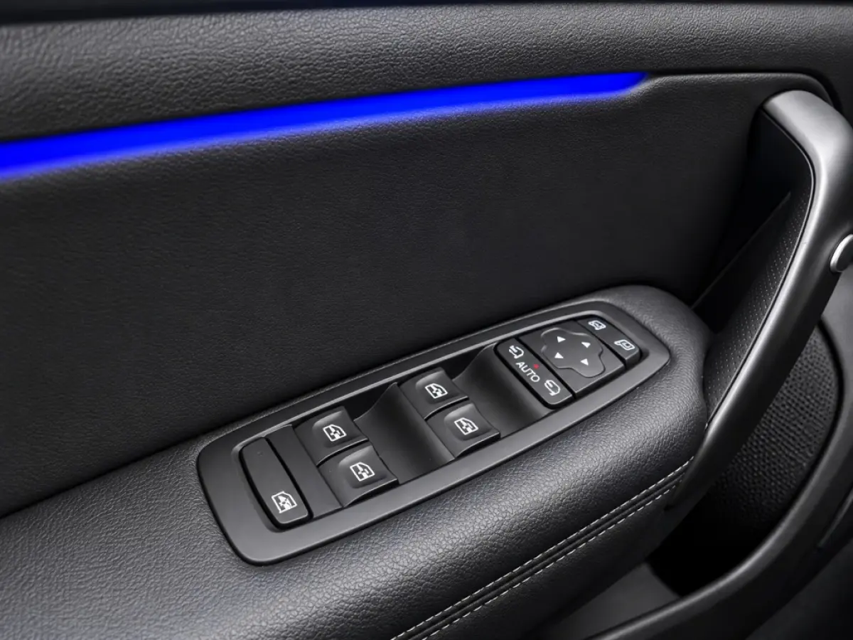 1.3 TCe Bose | Trekhaak | Groot Navigatie Scherm | Dodehoek Detectie | Camera | Cruise Control | Climate Control | Sfeerverlichting