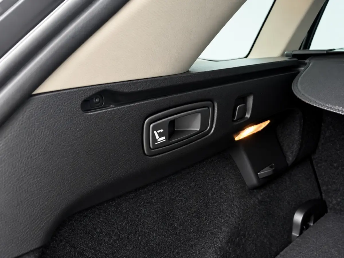 1.3 TCe Bose | Trekhaak | Groot Navigatie Scherm | Dodehoek Detectie | Camera | Cruise Control | Climate Control | Sfeerverlichting