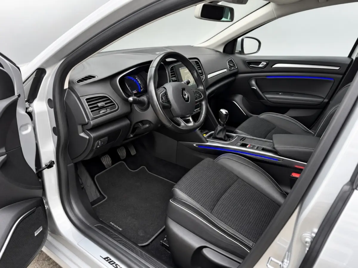 1.3 TCe Bose | Trekhaak | Groot Navigatie Scherm | Dodehoek Detectie | Camera | Cruise Control | Climate Control | Sfeerverlichting