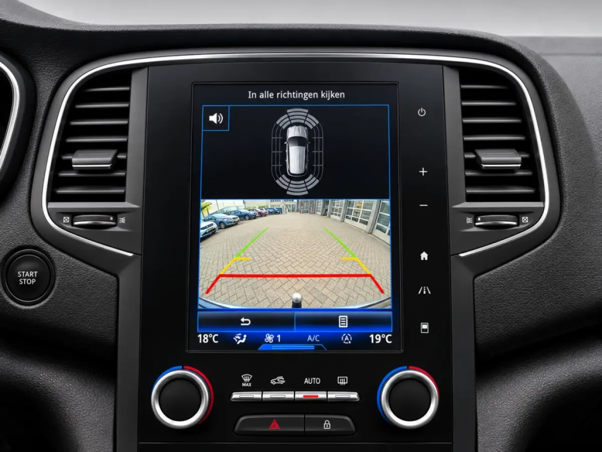 1.3 TCe Bose | Trekhaak | Groot Navigatie Scherm | Dodehoek Detectie | Camera | Cruise Control | Climate Control | Sfeerverlichting