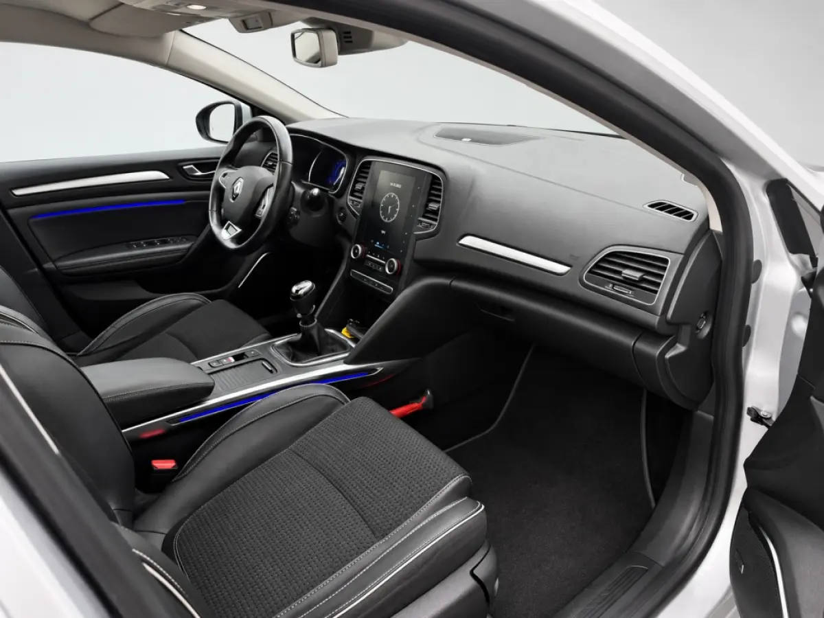 1.3 TCe Bose | Trekhaak | Groot Navigatie Scherm | Dodehoek Detectie | Camera | Cruise Control | Climate Control | Sfeerverlichting