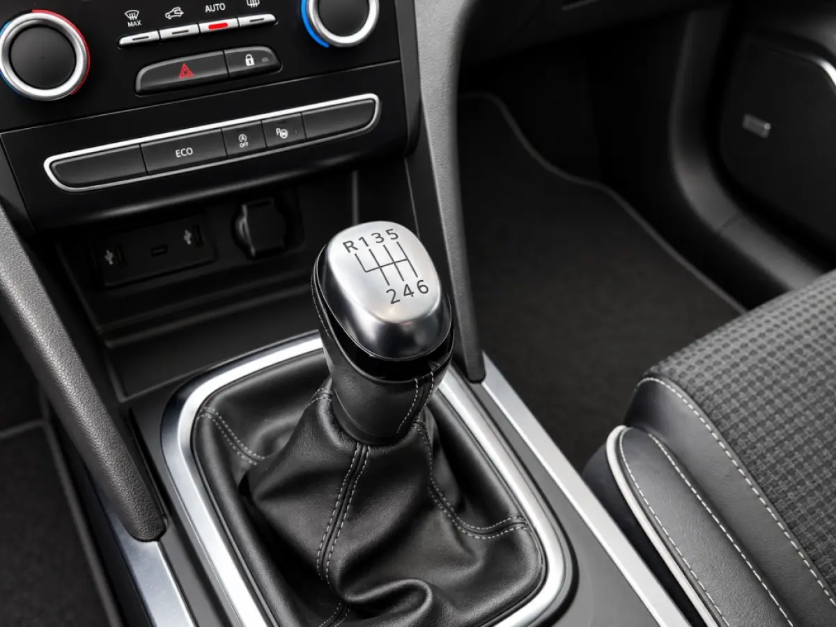 1.3 TCe Bose | Trekhaak | Groot Navigatie Scherm | Dodehoek Detectie | Camera | Cruise Control | Climate Control | Sfeerverlichting