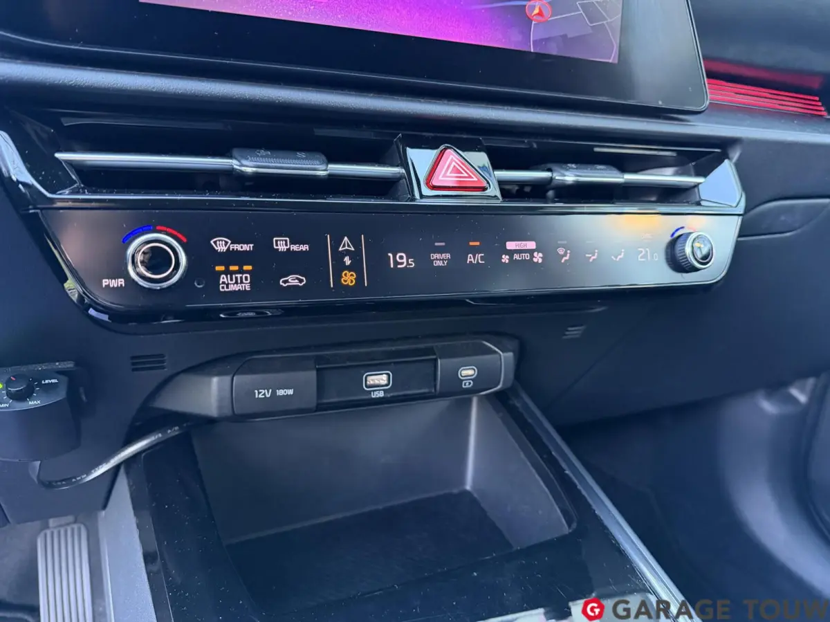 1.6 GDi Hybrid DynamicLine ACC, Camera, Keyless