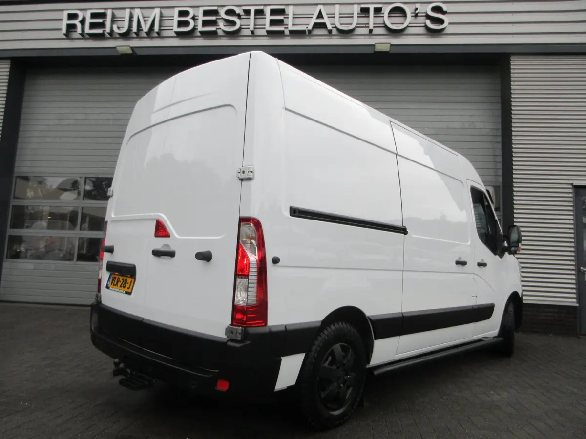 T35 2.3 dCi 180pk, L2, Navi, Camera, LED, 2x Schuifdeur, Trekhaak, 3-Zits.