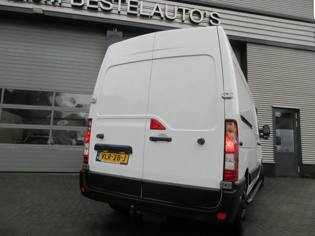 T35 2.3 dCi 180pk, L2, Navi, Camera, LED, 2x Schuifdeur, Trekhaak, 3-Zits.