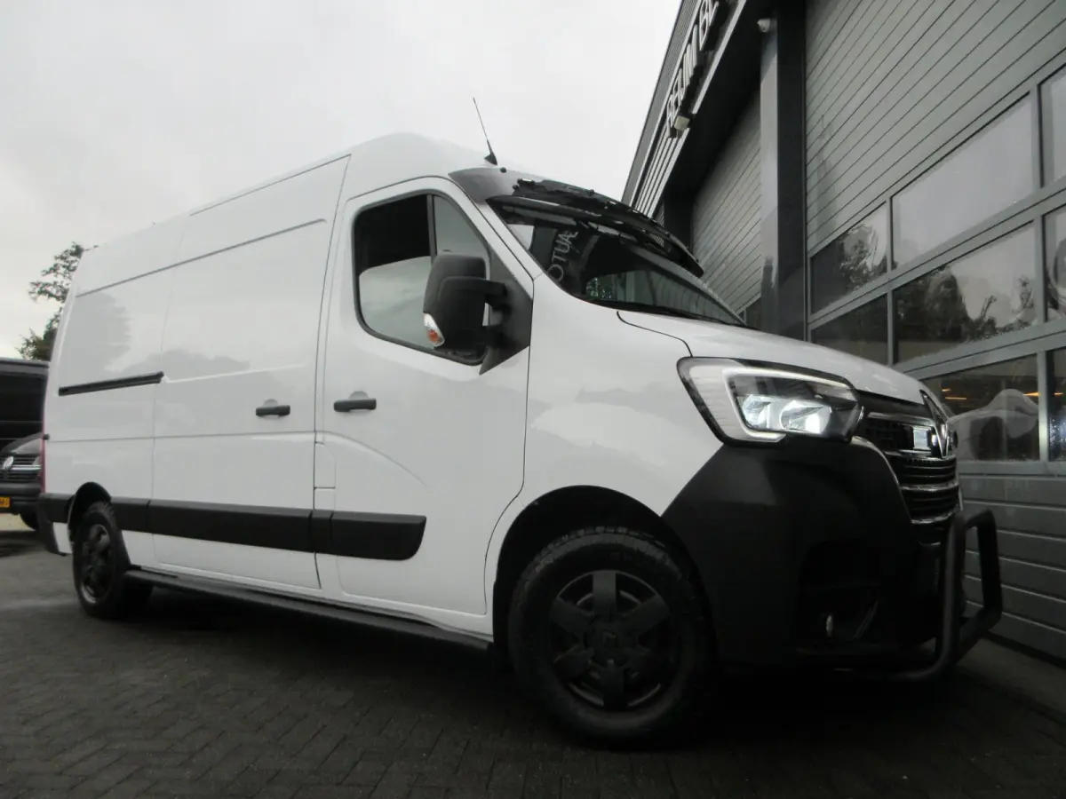 T35 2.3 dCi 180pk, L2, Navi, Camera, LED, 2x Schuifdeur, Trekhaak, 3-Zits.