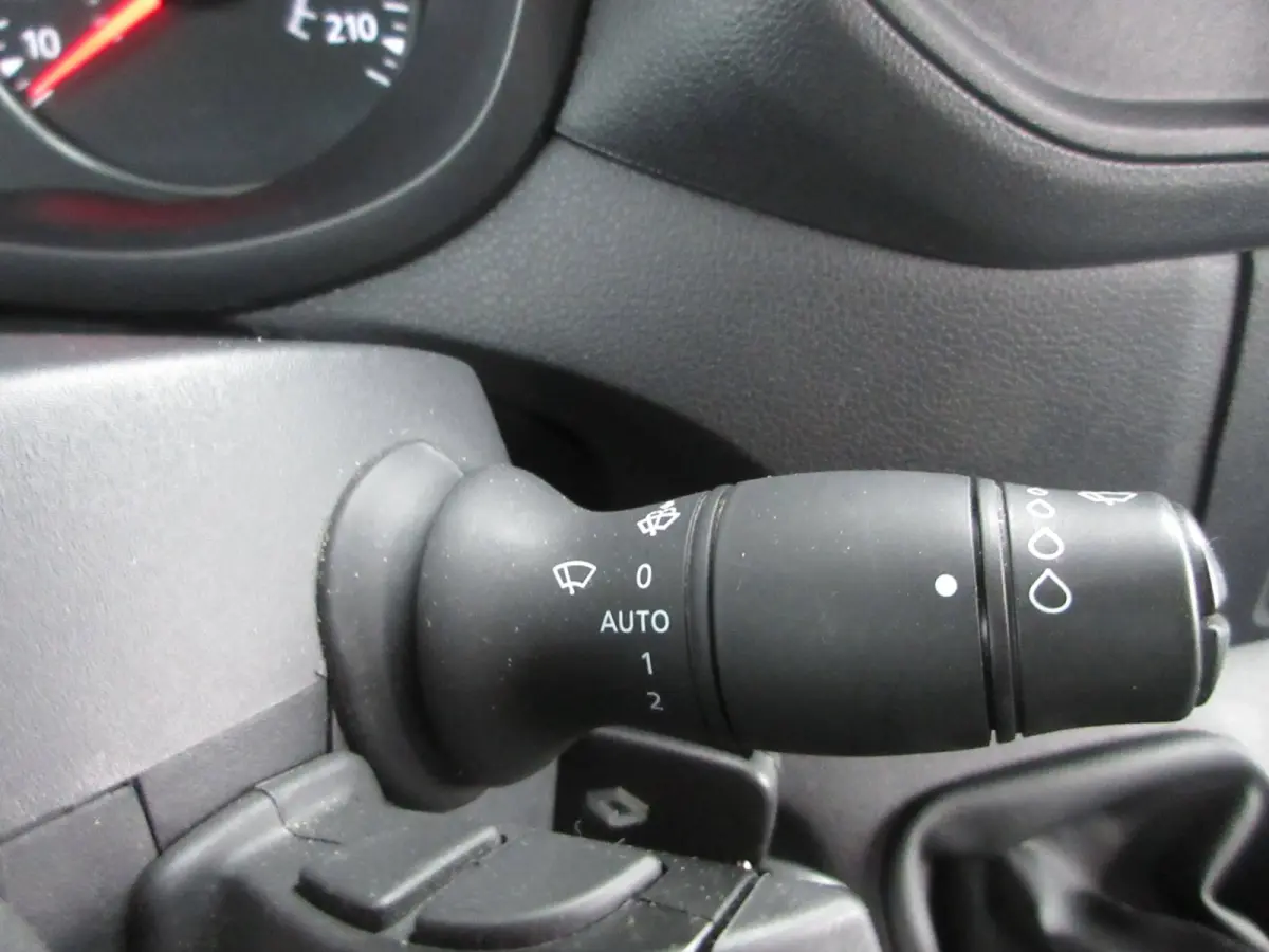 T35 2.3 dCi 180pk, L2, Navi, Camera, LED, 2x Schuifdeur, Trekhaak, 3-Zits.