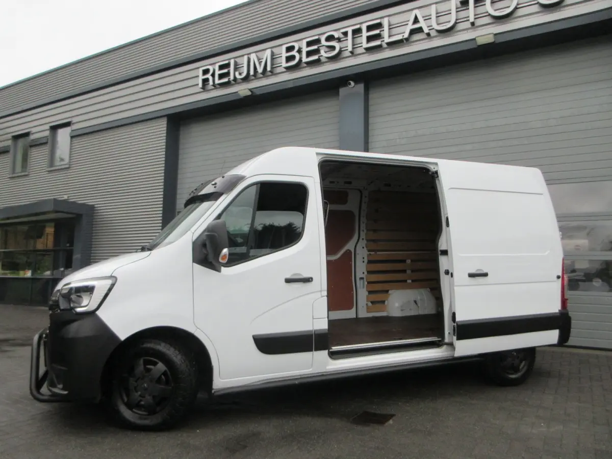 T35 2.3 dCi 180pk, L2, Navi, Camera, LED, 2x Schuifdeur, Trekhaak, 3-Zits.