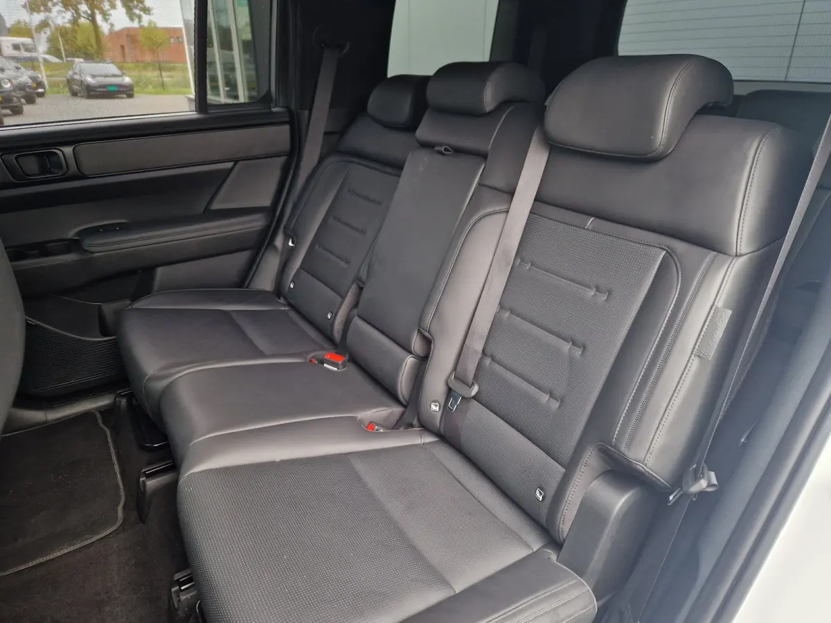 1.6 T-GDI PHEV Black Line 4WD 7p