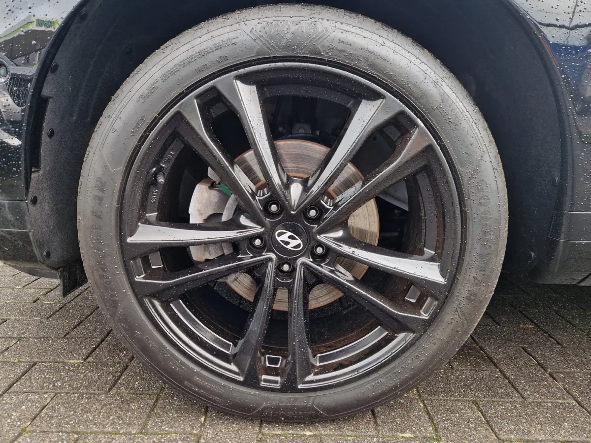 1.6 T-GDI PHEV Black Line 4WD 7p