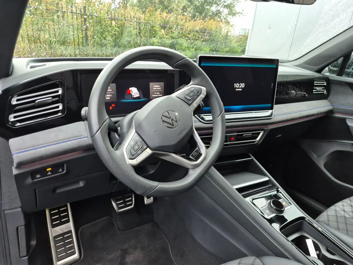 1.5 eHybrid R-Line Edition 204Pk DSG/AUTO | Head-up display | 360gr Camera | Trekhaak uitklapbaar | Elektr glazen pano-dak | IQ Lights | Stoel/struurverw | DAB |20"LMV