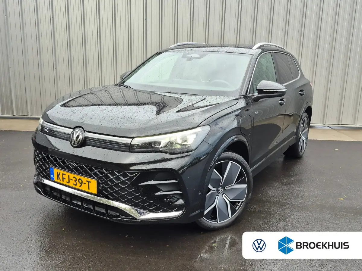 1.5 eHybrid R-Line Edition 204Pk DSG/AUTO | Head-up display | 360gr Camera | Trekhaak uitklapbaar | Elektr glazen pano-dak | IQ Lights | Stoel/struurverw | DAB |20"LMV