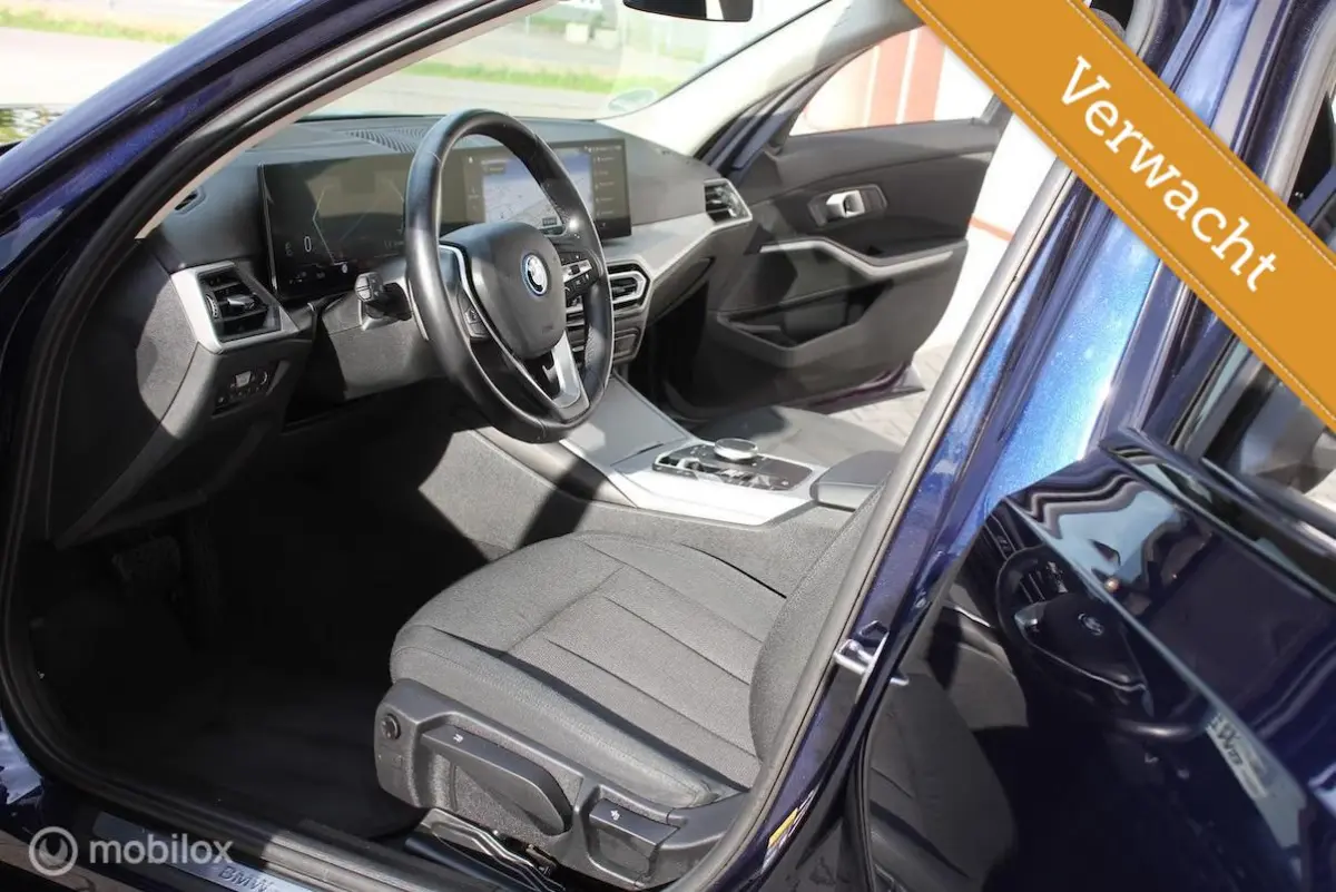 330e WIDESCREEN SOH91% TREKHAAK CARPLAY CAMERA