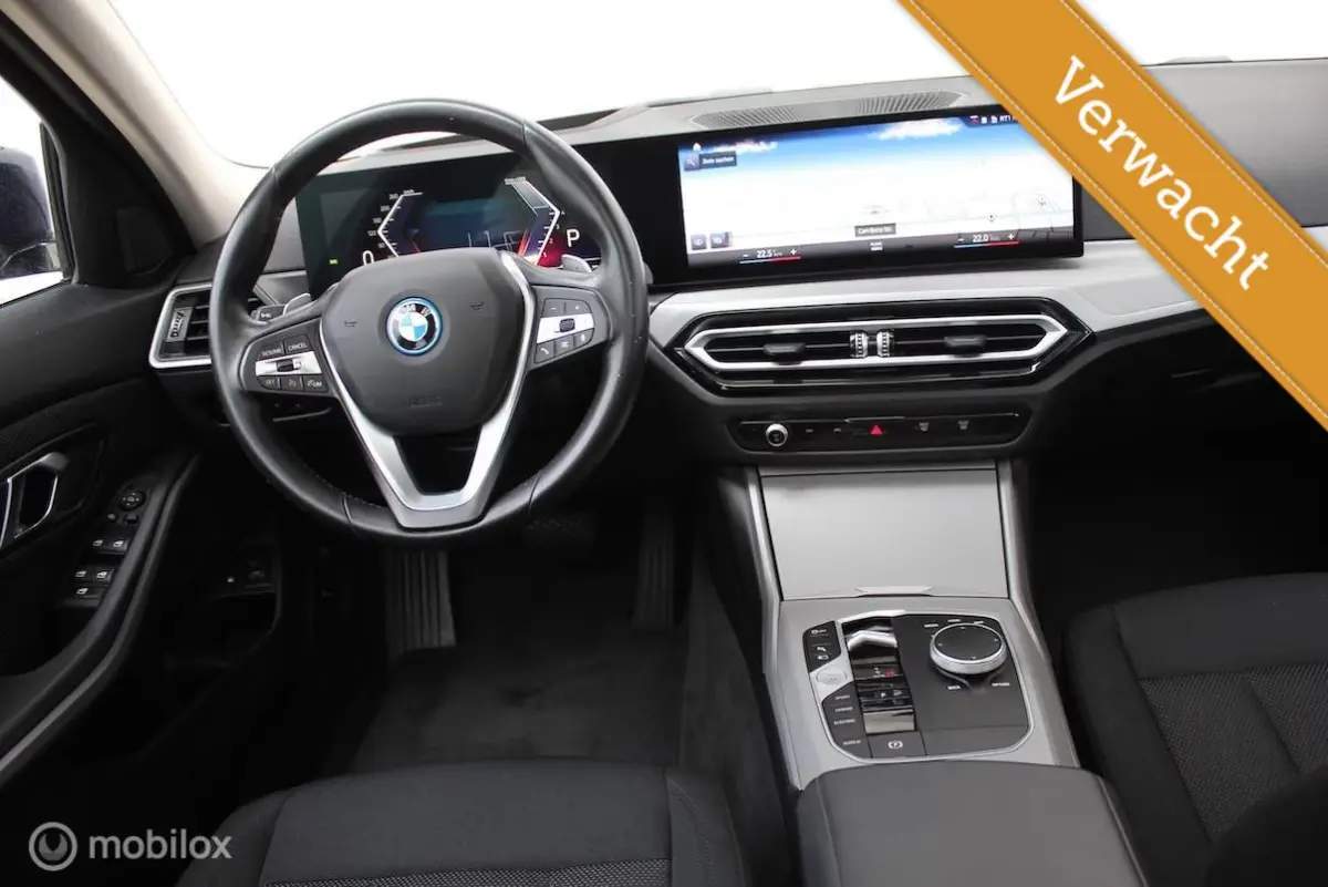 330e WIDESCREEN SOH91% TREKHAAK CARPLAY CAMERA