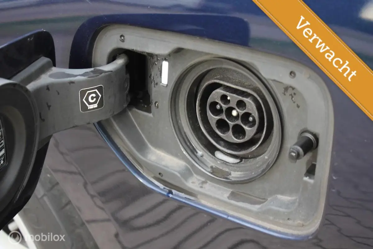 330e WIDESCREEN SOH91% TREKHAAK CARPLAY CAMERA