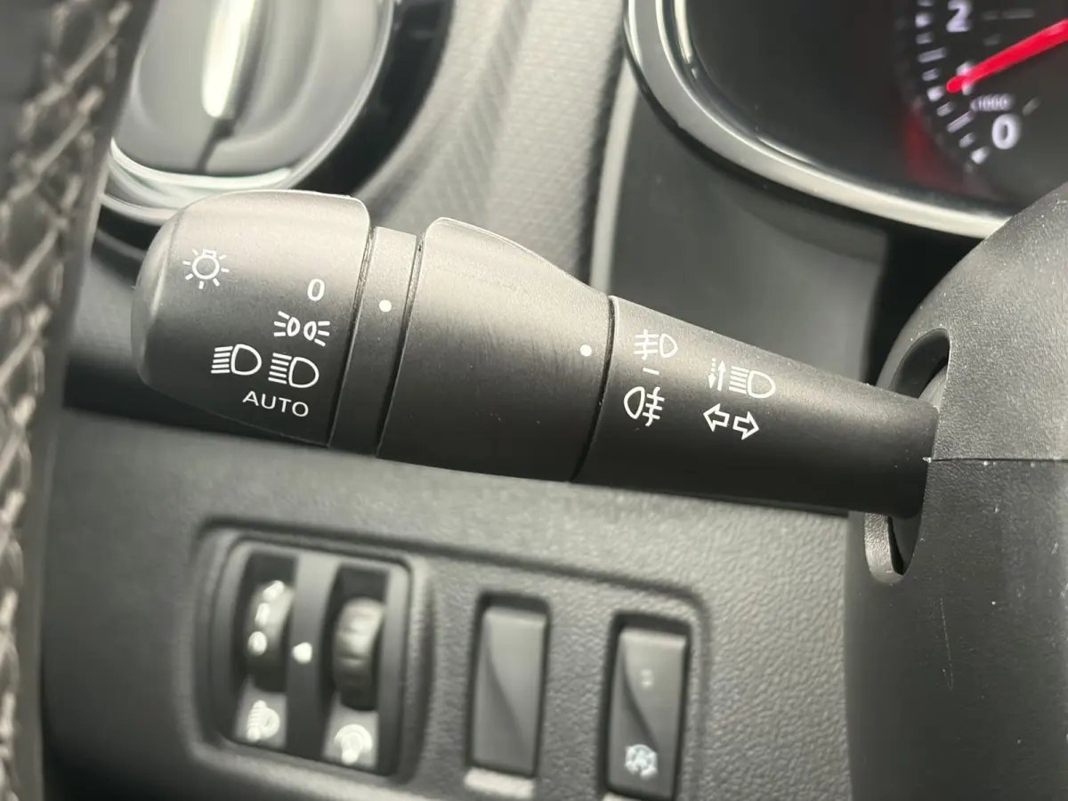 0.9 TCe Intens ✓D-Ketting vv in 01-2026✓Camera✓Navi✓Keyless✓Dealer Onderhouden✓Halfleder✓LED✓Lm velgen✓Airco✓Cruise✓Pdc V+A✓4 Elekt Ramen✓N.A.P✓Apk tot 05-2027