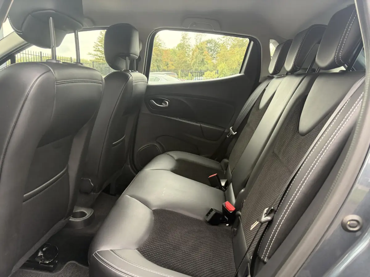 0.9 TCe Intens ✓D-Ketting vv in 01-2026✓Camera✓Navi✓Keyless✓Dealer Onderhouden✓Halfleder✓LED✓Lm velgen✓Airco✓Cruise✓Pdc V+A✓4 Elekt Ramen✓N.A.P✓Apk tot 05-2027