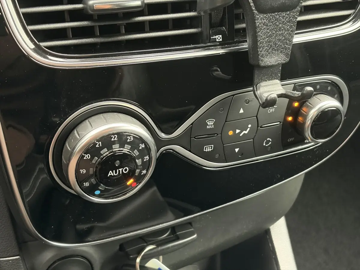 0.9 TCe Intens ✓D-Ketting vv in 01-2026✓Camera✓Navi✓Keyless✓Dealer Onderhouden✓Halfleder✓LED✓Lm velgen✓Airco✓Cruise✓Pdc V+A✓4 Elekt Ramen✓N.A.P✓Apk tot 05-2027