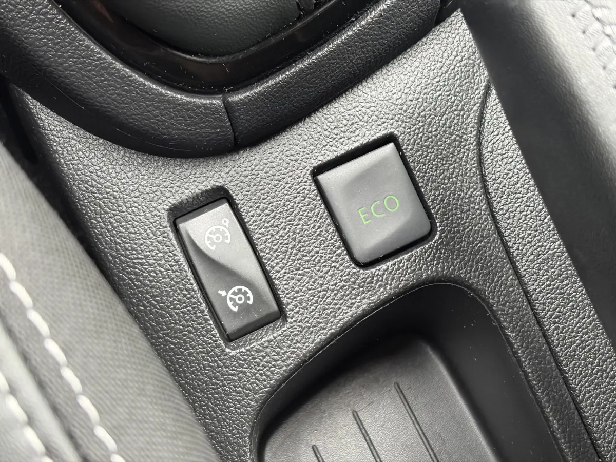 0.9 TCe Intens ✓D-Ketting vv in 01-2026✓Camera✓Navi✓Keyless✓Dealer Onderhouden✓Halfleder✓LED✓Lm velgen✓Airco✓Cruise✓Pdc V+A✓4 Elekt Ramen✓N.A.P✓Apk tot 05-2027