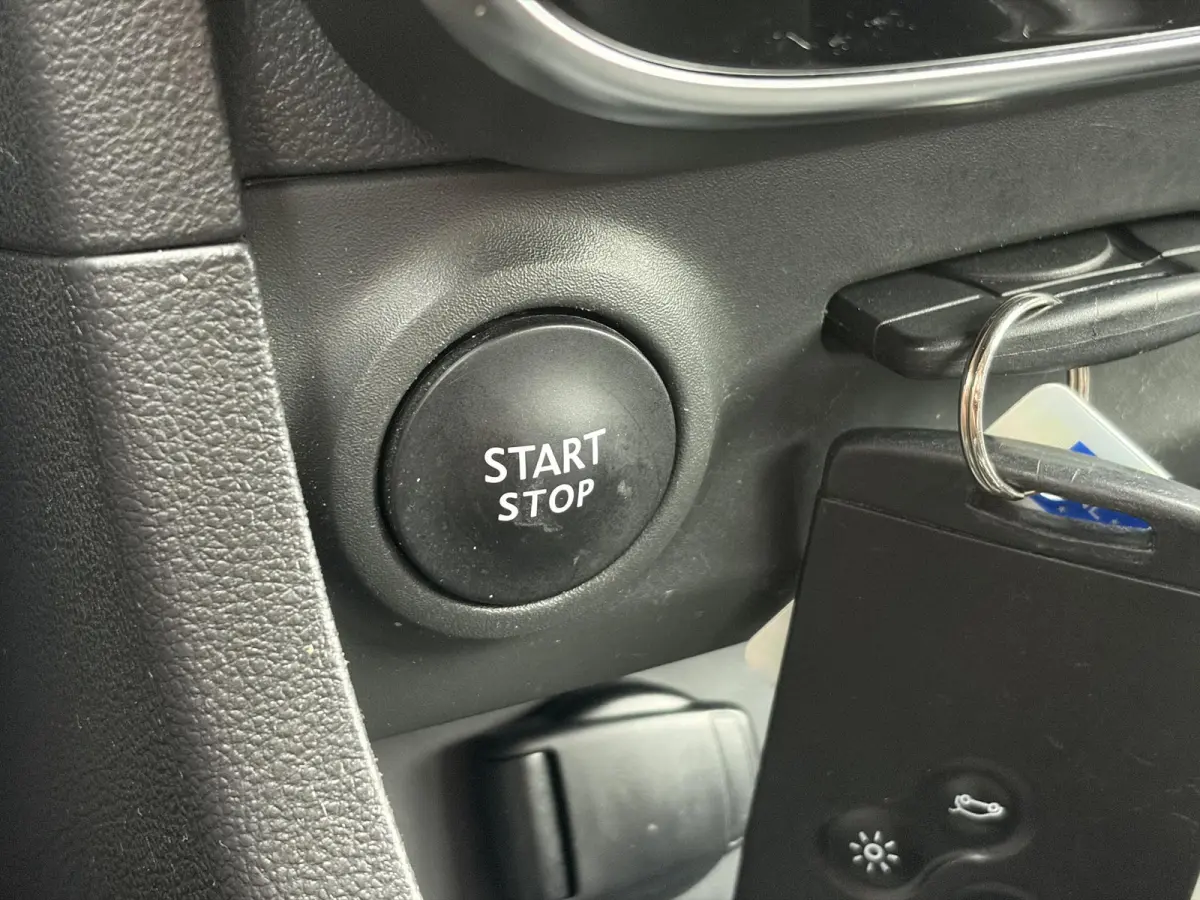 0.9 TCe Intens ✓D-Ketting vv in 01-2026✓Camera✓Navi✓Keyless✓Dealer Onderhouden✓Halfleder✓LED✓Lm velgen✓Airco✓Cruise✓Pdc V+A✓4 Elekt Ramen✓N.A.P✓Apk tot 05-2027