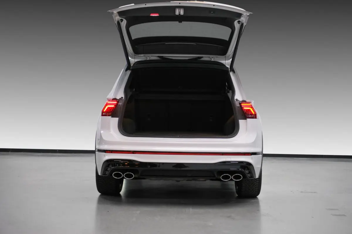 2.0 TSI R 75 Edition 4Motion 320PK | Pano