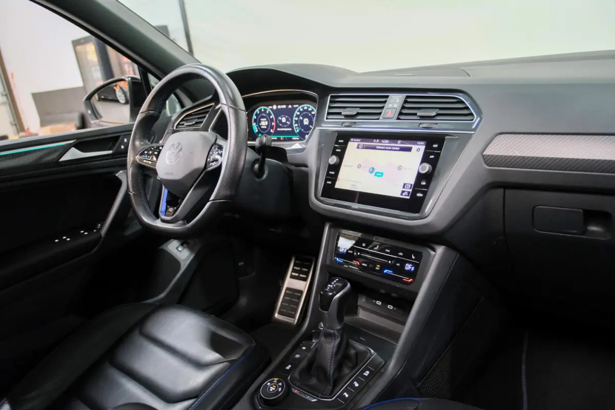 2.0 TSI R 75 Edition 4Motion 320PK | Pano