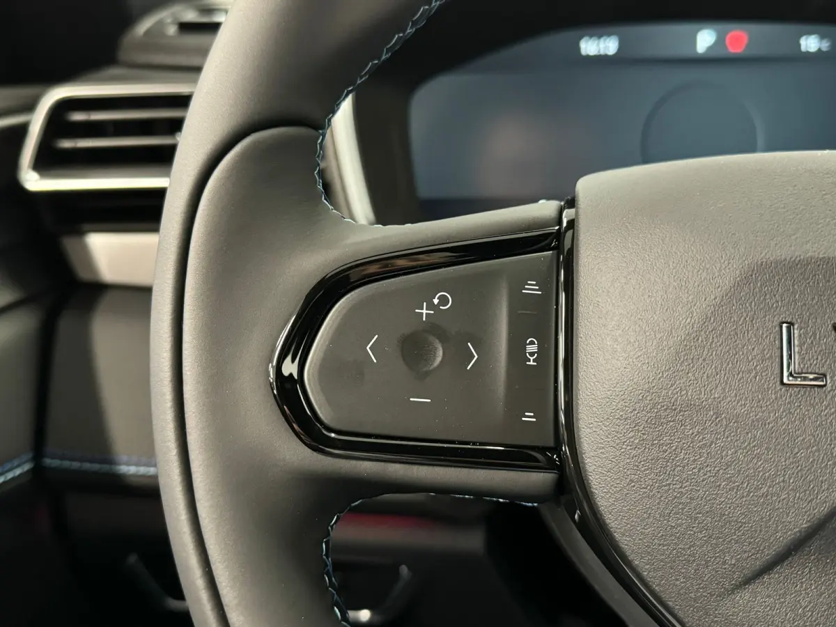 1.5| trekhaak | allseasons | stuurverwarming | | Airco (automatisch) | Apple Carplay/Android Auto|telefoonintegratie premium | Buitenspiegels elektr. met geheugen