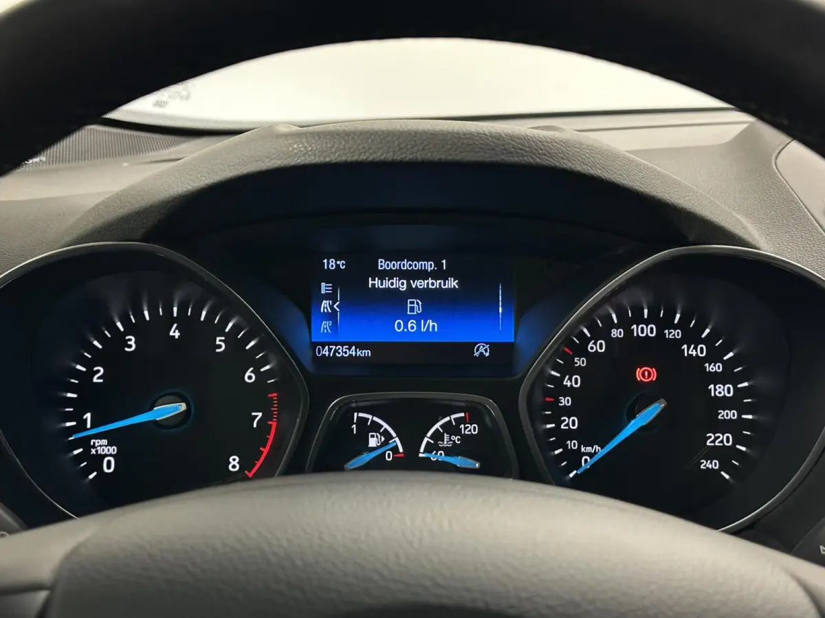1.0 Sport TREKHAAK NAVI CARPLAY CAMERA LM ECC CRUISE 47000KM.