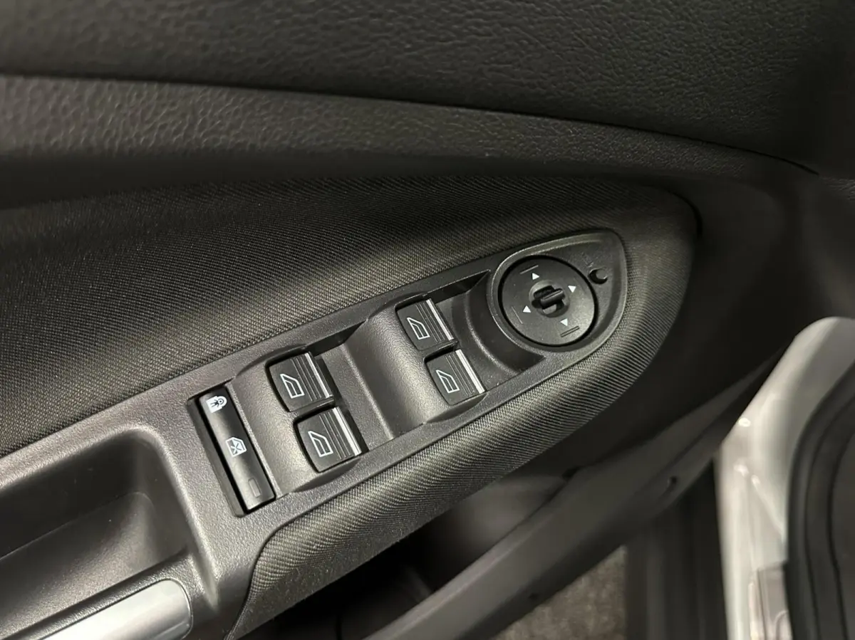 1.0 Sport TREKHAAK NAVI CARPLAY CAMERA LM ECC CRUISE 47000KM.