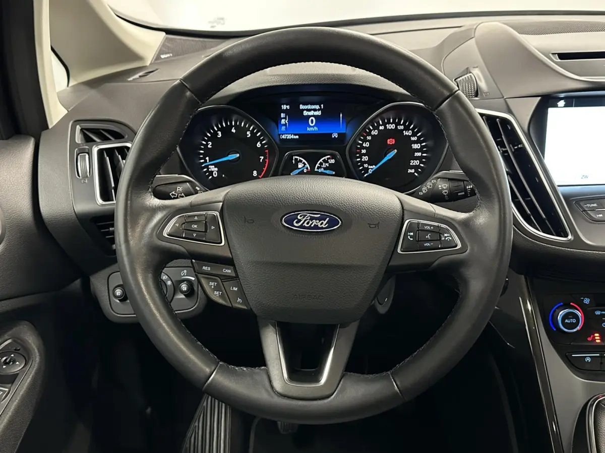 1.0 Sport TREKHAAK NAVI CARPLAY CAMERA LM ECC CRUISE 47000KM.