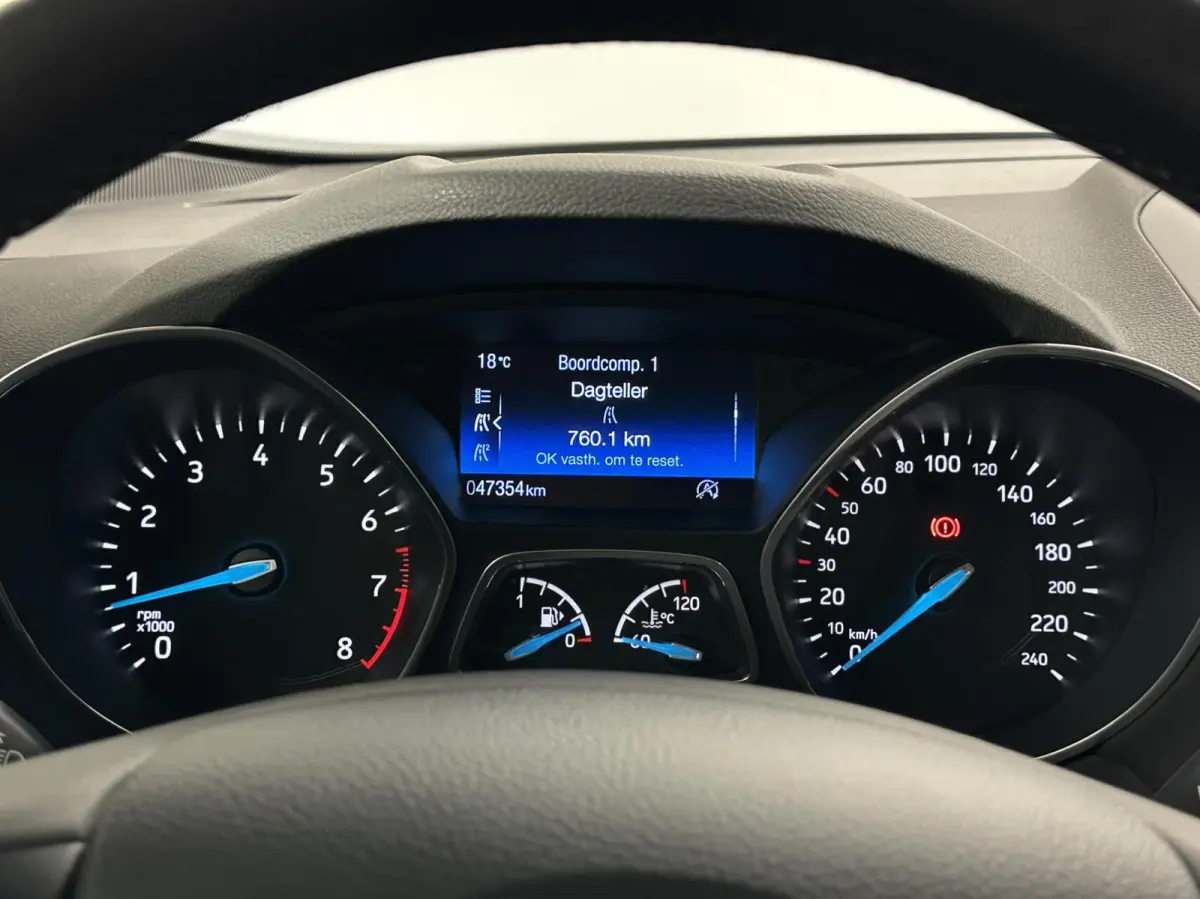 1.0 Sport TREKHAAK NAVI CARPLAY CAMERA LM ECC CRUISE 47000KM.