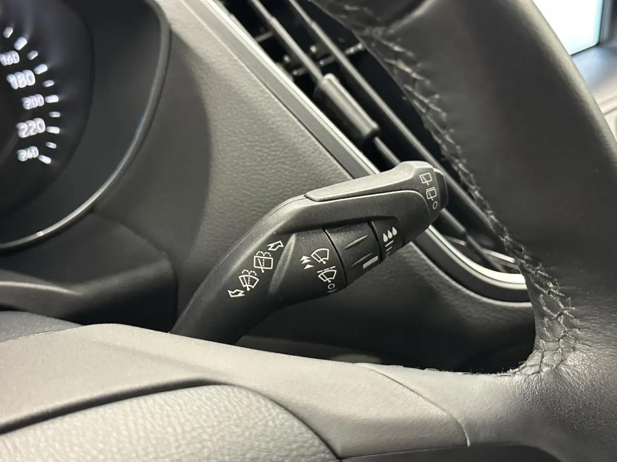 1.0 Sport TREKHAAK NAVI CARPLAY CAMERA LM ECC CRUISE 47000KM.