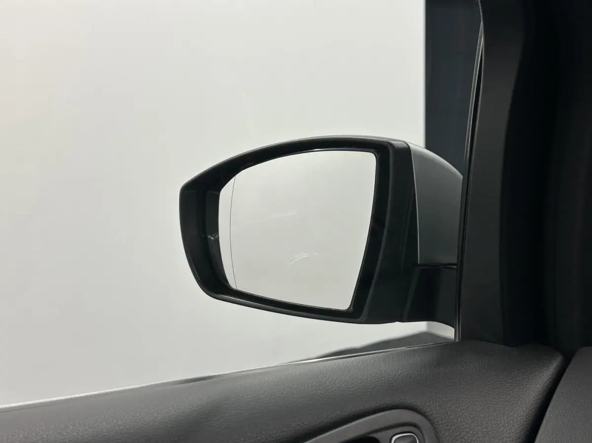 1.0 Sport TREKHAAK NAVI CARPLAY CAMERA LM ECC CRUISE 47000KM.