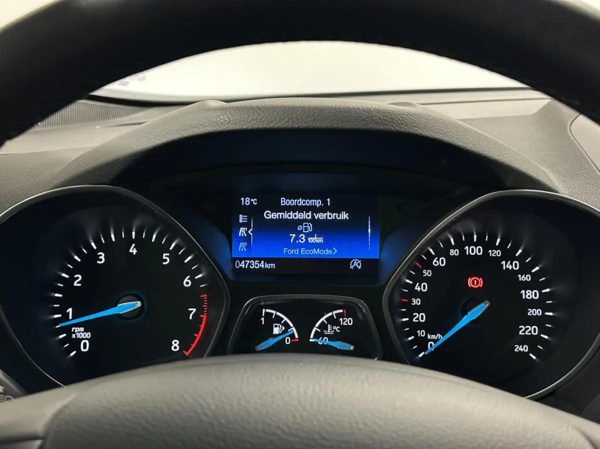 1.0 Sport TREKHAAK NAVI CARPLAY CAMERA LM ECC CRUISE 47000KM.