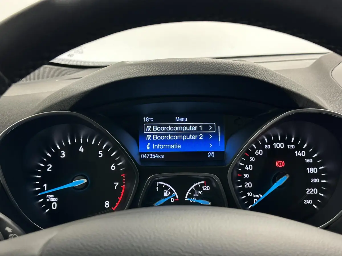 1.0 Sport TREKHAAK NAVI CARPLAY CAMERA LM ECC CRUISE 47000KM.
