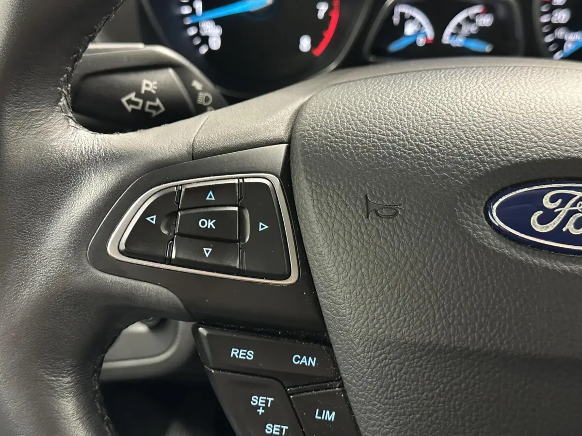 1.0 Sport TREKHAAK NAVI CARPLAY CAMERA LM ECC CRUISE 47000KM.