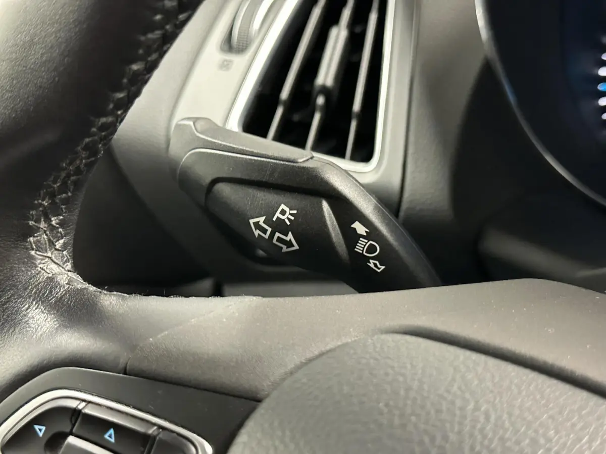 1.0 Sport TREKHAAK NAVI CARPLAY CAMERA LM ECC CRUISE 47000KM.