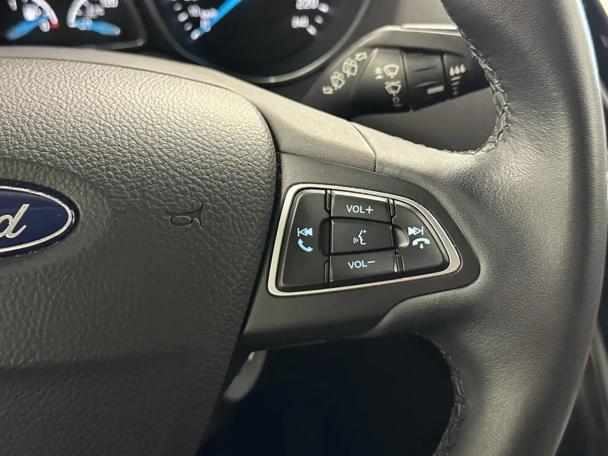 1.0 Sport TREKHAAK NAVI CARPLAY CAMERA LM ECC CRUISE 47000KM.