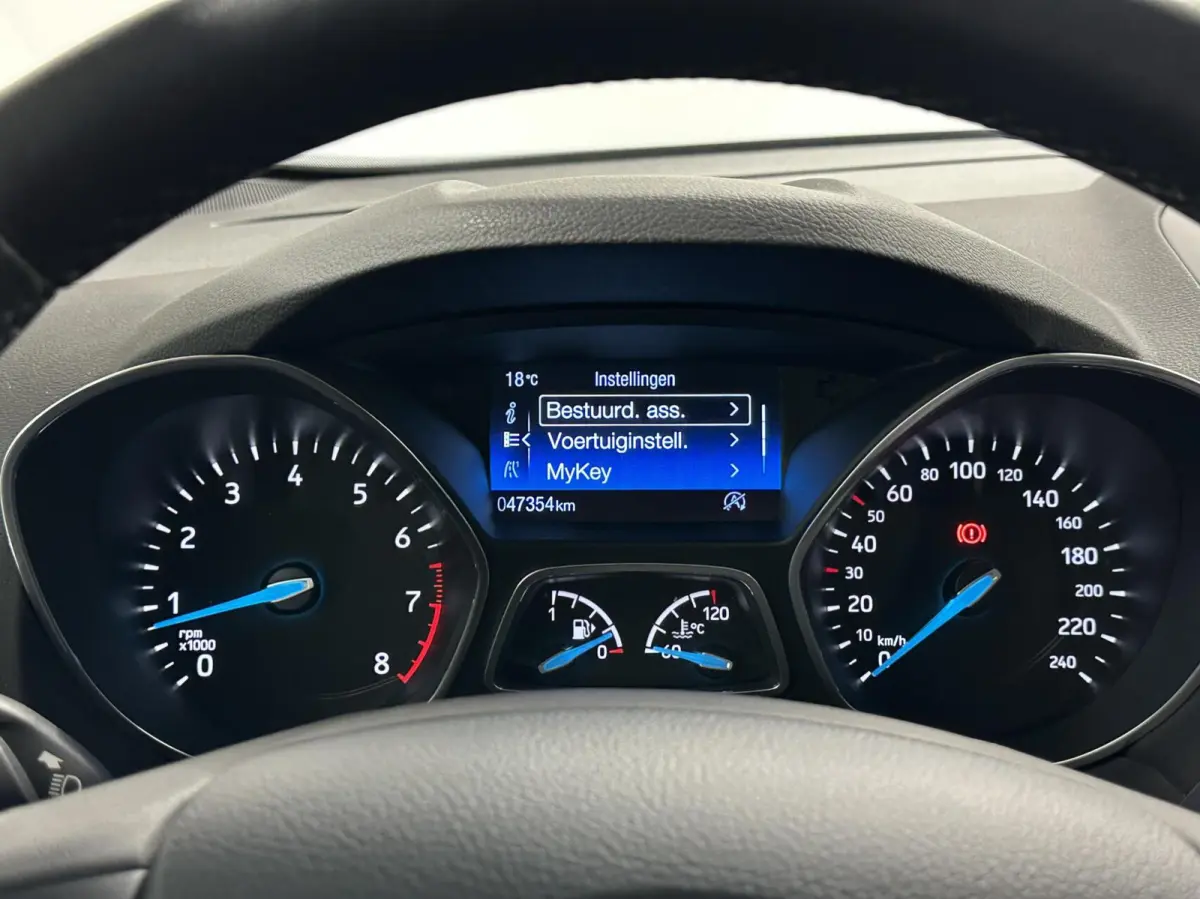 1.0 Sport TREKHAAK NAVI CARPLAY CAMERA LM ECC CRUISE 47000KM.