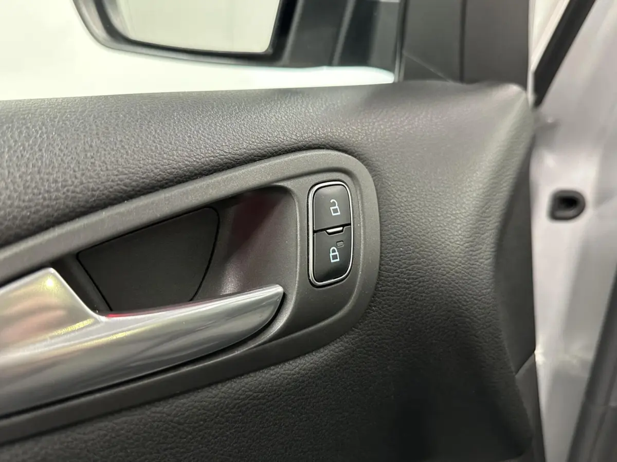 1.0 Sport TREKHAAK NAVI CARPLAY CAMERA LM ECC CRUISE 47000KM.