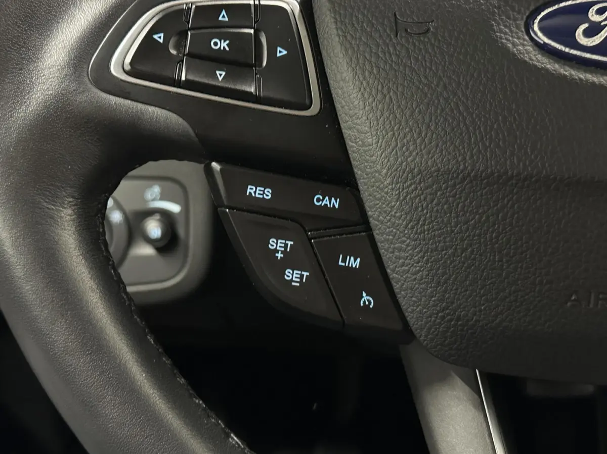 1.0 Sport TREKHAAK NAVI CARPLAY CAMERA LM ECC CRUISE 47000KM.