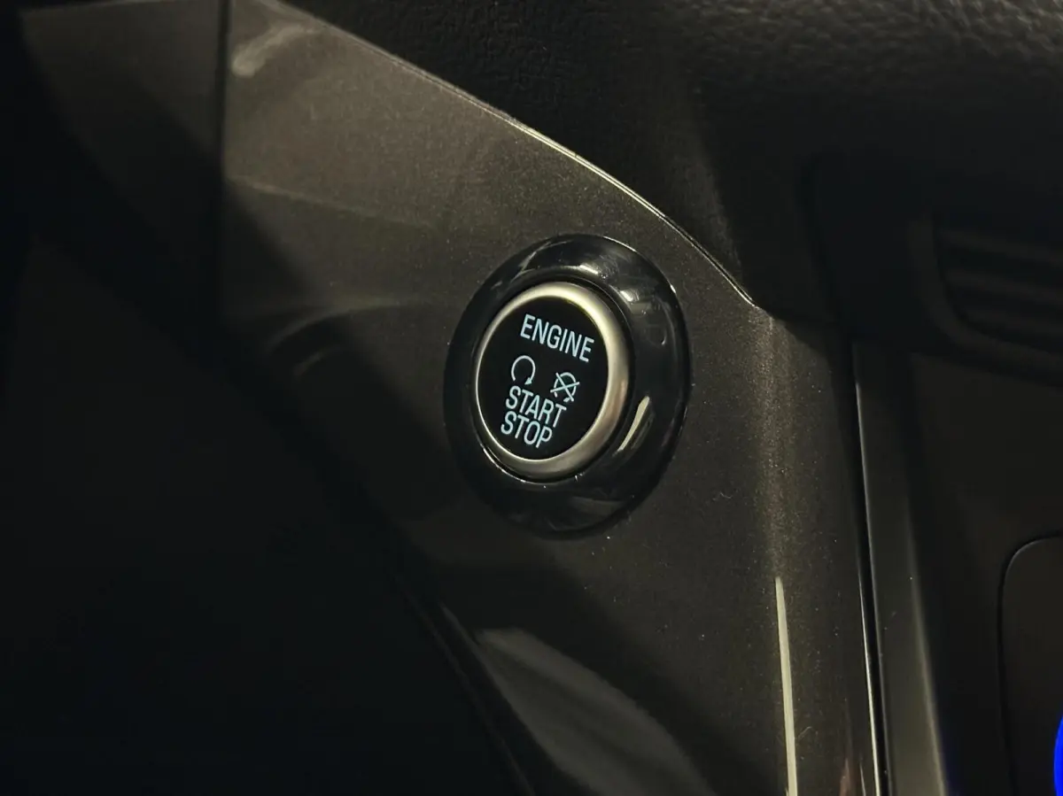 1.0 Sport TREKHAAK NAVI CARPLAY CAMERA LM ECC CRUISE 47000KM.