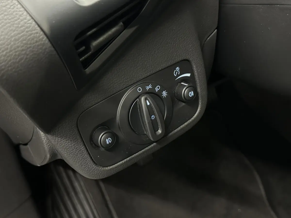 1.0 Sport TREKHAAK NAVI CARPLAY CAMERA LM ECC CRUISE 47000KM.