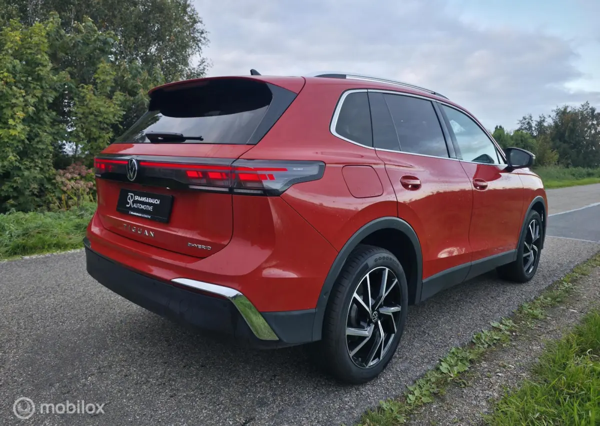 1.5 eHybrid Elegance / 360' / El. Trekh.