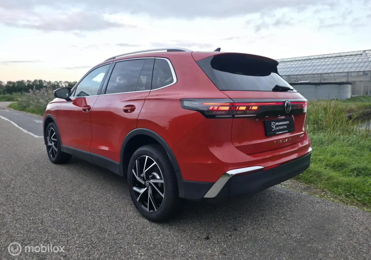 1.5 eHybrid Elegance / 360' / El. Trekh.