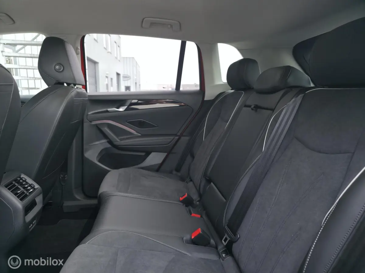 1.5 eHybrid Elegance / 360' / El. Trekh.