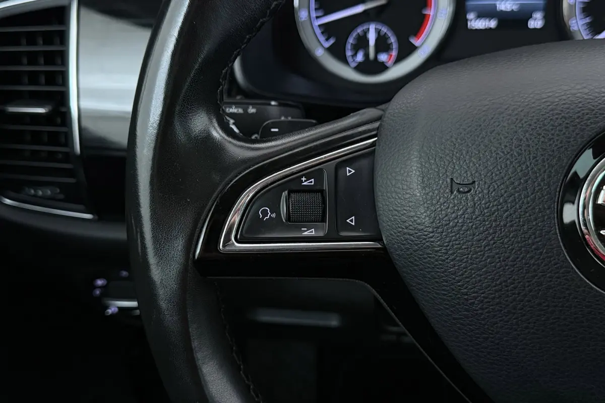 1.4 TSI ACT Style Business 7p. | Uitklap Trekhaak | CarPlay | Stoelverwarming | Camera | Canton Audio |