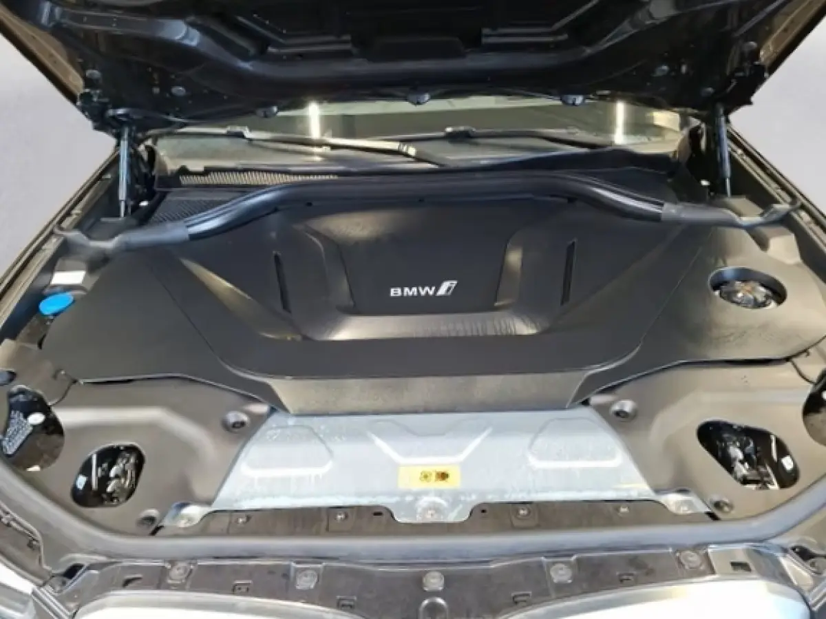 M-SPORT 80 kWh (210kW/286pk) ** LED, BRUIN LEDER, PANO, TREKH, 20-inch LMV ** 1e EIG - UNFALLFREI ** ** INFORMEER OOK NAAR ONZE AANTREKKELIJKE FINANCIAL-LEASE TARIEVEN **