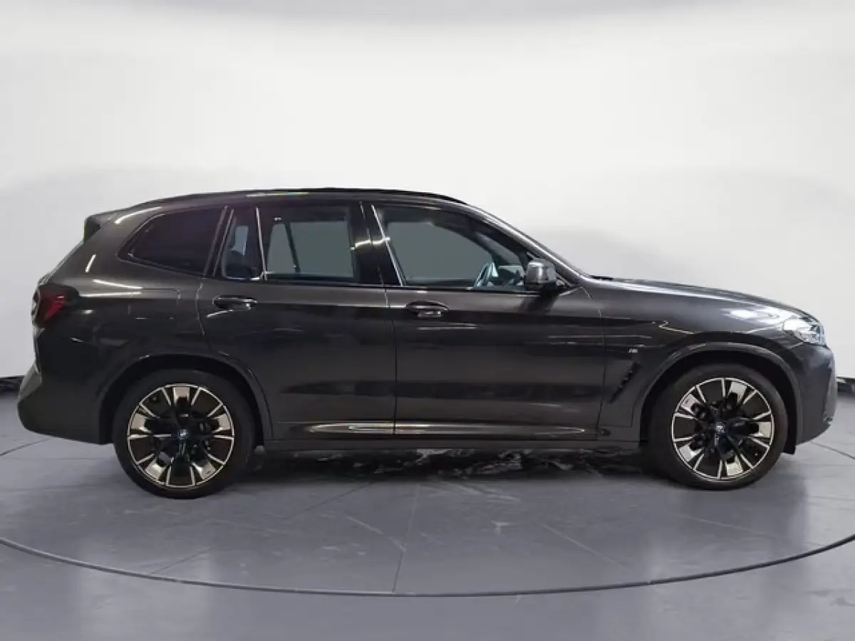 M-SPORT 80 kWh (210kW/286pk) ** LED, BRUIN LEDER, PANO, TREKH, 20-inch LMV ** 1e EIG - UNFALLFREI ** ** INFORMEER OOK NAAR ONZE AANTREKKELIJKE FINANCIAL-LEASE TARIEVEN **